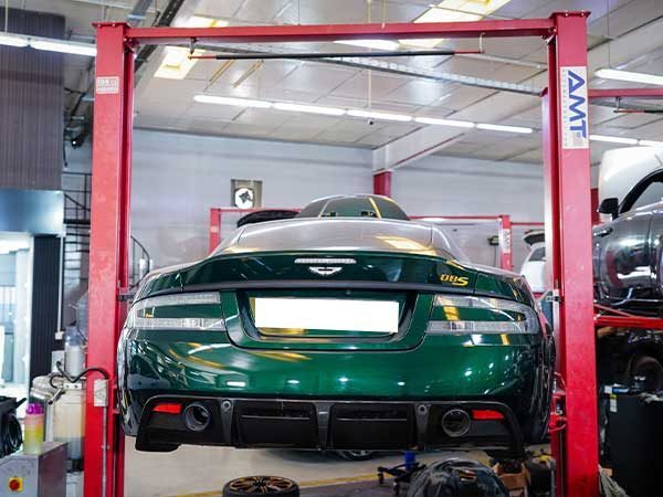 Bentley-Suspension-Service-Dubai-600x450