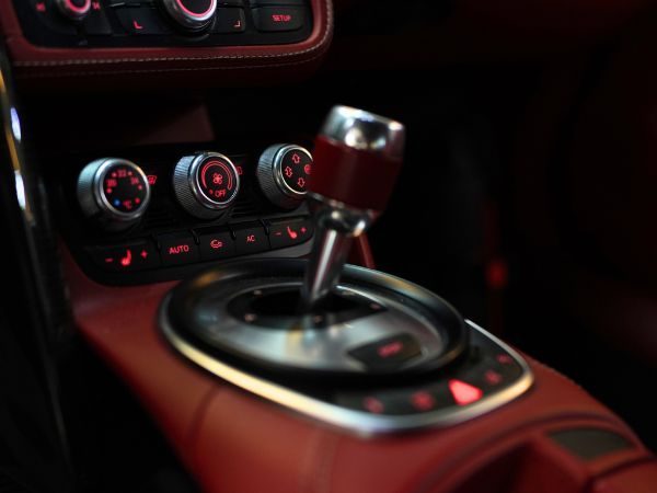 Gearbox-Knob-Repair-In-Dubai-600x450
