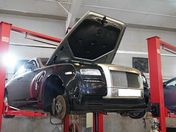 Rolls-Royce-Uneven-tire-wear-Repair-600x450